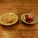 魚津屋 - 牛蒡と赤コンニャク