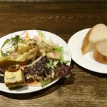 トラットリア クアルト - 【ランチ】通常セットのサラダとパン