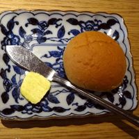 魚工房 としまや - 牛乳パン　エスニックバター添え