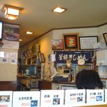 丸八 - 店内にはメニューがびっしり張り出されています♪