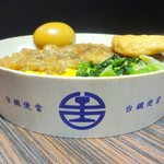 臺鐡便當本舖 - パイコー弁当(横から)