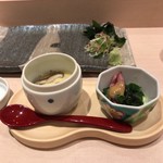 季節料理と地酒 裕 - はまぐりの出し汁の茶碗蒸しとほたるいかの味噌和え