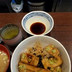 高はし - 醤油をボタボタかけてたらタレを追加で頂きました。