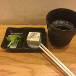 風泉 - 小鉢と漬け物と冷茶