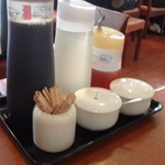 ホワイト餃子 - 醤油・ラー油・大蒜・唐辛子