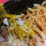 麺屋 桐龍 - かつおぶし、カレー、七味