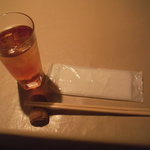 Bar Dondada - お冷はウーロン茶