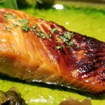 馳走 啐啄一十  - ⑮桜鱒(山形県庄内産)の木の芽焼き
      今回も入荷仕立てで熟成されておらず、残念ながら焼きで頂きました。
      もちろん焼いても美味しいのですが、桜鱒は、お刺身で頂きたかった。(泣)