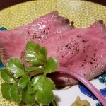 馳走 啐啄一十  - ⑯福島牛(福島県産・未経産牝牛)のローストビーフ、フォアグラと酒粕のペースト
      備長炭でじっくり焼き上げられ、 芳ばしく薫り立っています。
      フォアグラと酒粕の濃厚な味わいのペーストを付けて頂きます。