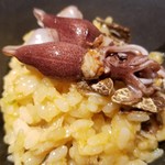 馳走 啐啄一十  - ⑰春トリュフ(イタリア産)ご飯(生玉子入り)にホタルイカのトッピング
      春トリュフの控えめながらも艶やかな薫り、花粉症であっても堪能できるほど立ち昇って来ます。
