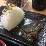 Irohaudon - ランチサービスのおにぎり 昆布の佃煮サービス