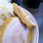 ラーメン二郎 - 豚の厚み