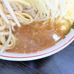 ラーメン二郎 - スープ