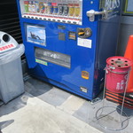 ラーメン二郎 - 店外の喫煙スペース