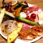 バール ェ トラットリア ピュ ルンゴ - なんと14種類！いくつもあるマリネも一つ一つ全て味付けが違う。