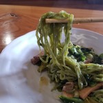 職人館 - 山菜を練り込んだパスタ みゆき豚とともに