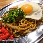 摂津本山焼そばセンター - 牛すじぼっかけ焼そば スパイシーソース