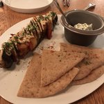 レストラン エイタブリッシュ - 豆腐とテンペと野菜のスブラキ、ザジキソースとピタパン