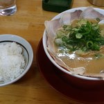 Ramen Yokoduna - 餃子は写ってませんがチャーシュー麺餃子セットです。