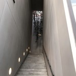 レストラン エイタブリッシュ - 階段を上ると入口
