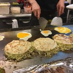 手際良く鉄板で