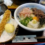 手造りうどん 楽々 - 和牛肉ぶっかけ ＆ ちく玉天