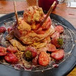 Konazu Kohi - 苺づくしのミルフィーユパンケーキ