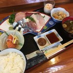 お食事処 ひでちゃん - 刺身定食 ¥1000