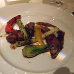 キハチ - 牛フィレ肉のソテー　オレンジブラックビーンズソース