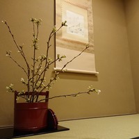 本湖月 - この雰囲気の部屋で粛々と料理が進行します