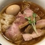 らぁ麺やまぐち - 2種類のチャーシューと味付け玉子、メンマに鶏ワンタン！！