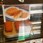 井筒亀精肉店 - 「シシコロッケ (150円)」がたくさん