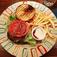 Varmen - フィッシュバーガー(税抜き１３５０円)