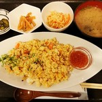 北海道まるごとダイニング うまいっしょ！  - 海鮮いくらチャーハン定食　890円+税　2018/04