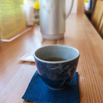 すみくら - まずは蕎麦茶で落ち着こう。良いお店です。