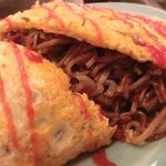 おうさか苑 - 「そばロール」：ふわふわ玉子に、豚肉たっぷりのまろやかな焼きそばがギッシリ！