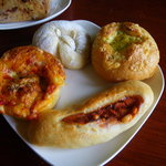 カレンズ - ビーンズ、トマトパイ、ブルーチーズ、ほたてクリーム