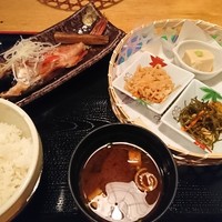 六献 品川店 - 本日の煮魚定食（かさご）