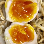 自家製ラーメン大者 - 完璧な半熟具合です【料理】