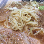 麺屋 麒麟 - 「黒麒麟」（750円）の麺アップ