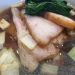 麺処ほん田 - バラ吊るし焼チャーシューと低温調理モモチャーシュー