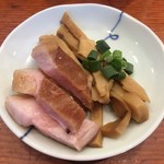 麺処ほん田 - ビールに付いてくる無料ツマミ