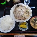 キッチンあべ - 野菜炒め（ライス，みそ汁，漬物）