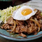 玉蘭 - 豚スタミナ焼き　単品。醤油と味醂の煮詰めたタレで豚肉と玉ねぎを炒めただけなのに、他のお店では味わえないほどの美味しさ❗半熟の目玉焼きの黄身に絡めて食べると最高❗