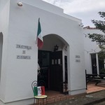 トラットリア エ ピッツェリア アミーチ - お店の外観