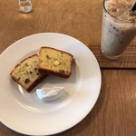 吉岡コーヒー - カフェオレとパウンドケーキ