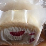 御菓子屋コナトタワムレル - 料理写真:とちおとめのロールケーキ