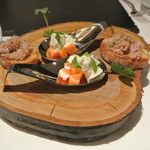 リストランテ カノフィーロ - 生ハムのムース　ブルスケッタ、春パパイアとブッラータ