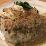 bistro アナログ舎 - ひまわりハーブ鶏、骨つきもも肉のコンフィ グリビッシュソース シュリービネガーとハチミツをベースにエシャロットなどが入ったさっぱりしたソース 900円。