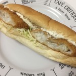 ヒヨシヤ - 白身魚コッペ、フライデー価格で180円